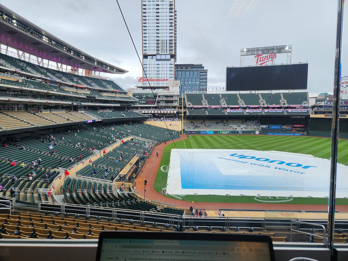 wccoradio's tweet image. A power outage at Target Field as the Twins get ready for Opening Day. The Twins pregame show will be delayed. WCCO's Chad Hartman is at Target Field and will continue to provide updates. Xcel estimates 3:15 for power to be restored and pregame festivities are delayed.