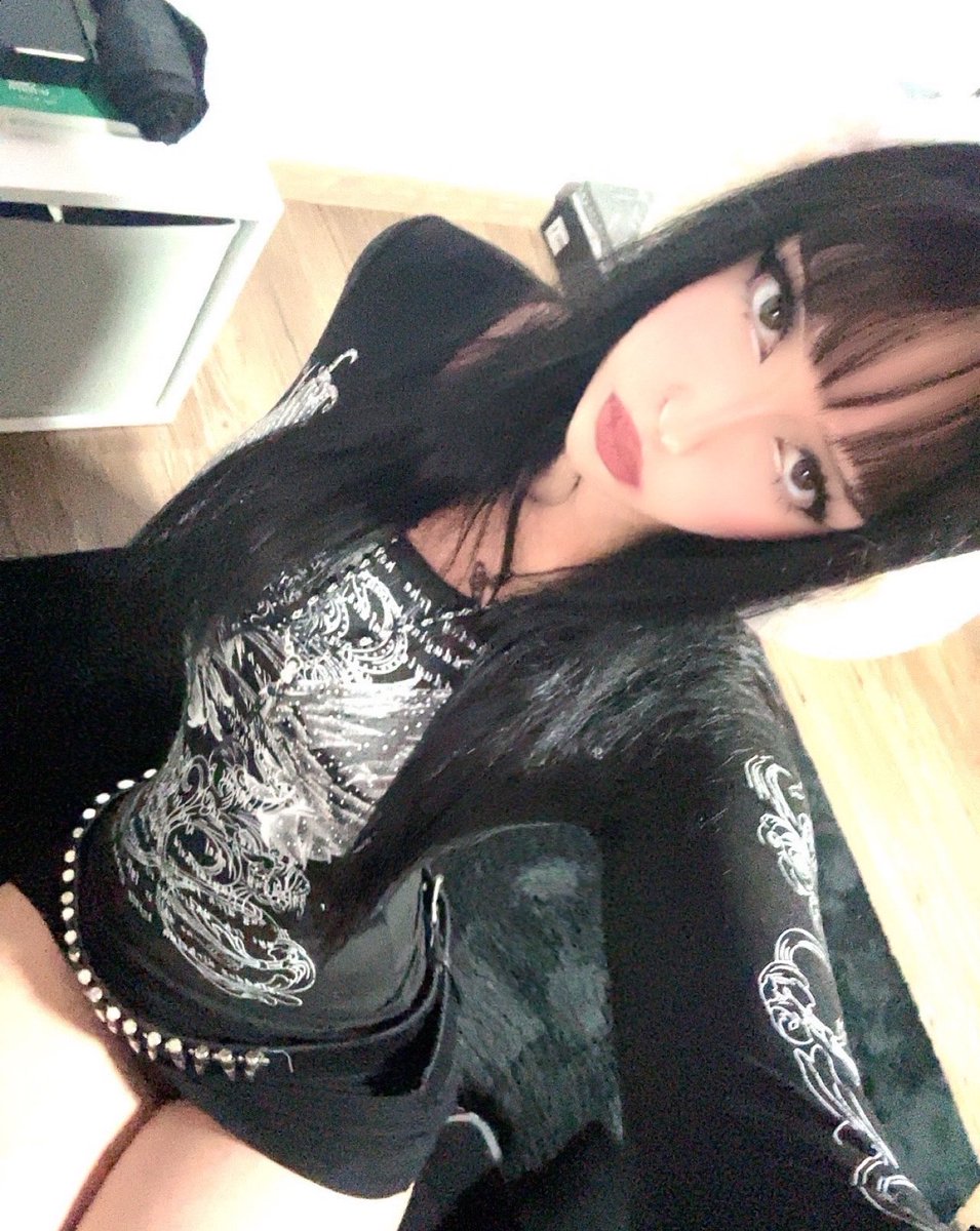measchaef's tweet photo. hot girls should have their rent paid for by losers💸

#findom #femdom #findompaypig #paypig #geldsklave #geldherrin https://t.co/FLngB454NG