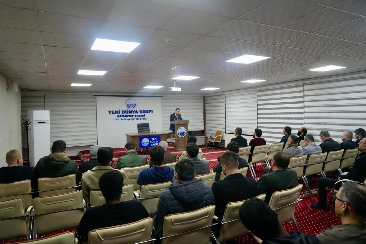 gaziantepydv's tweet photo. Bu haftaki Yeni Dünya Buluşmalarının konuğu Gençlik Spor il müdürümüz Sayın Numan Hafız Şahin‘e hoş sohbetleri gençlere ufuk açan konuşmaları  için teşekkür ediyoruz https://t.co/9Jy0Vp52sr