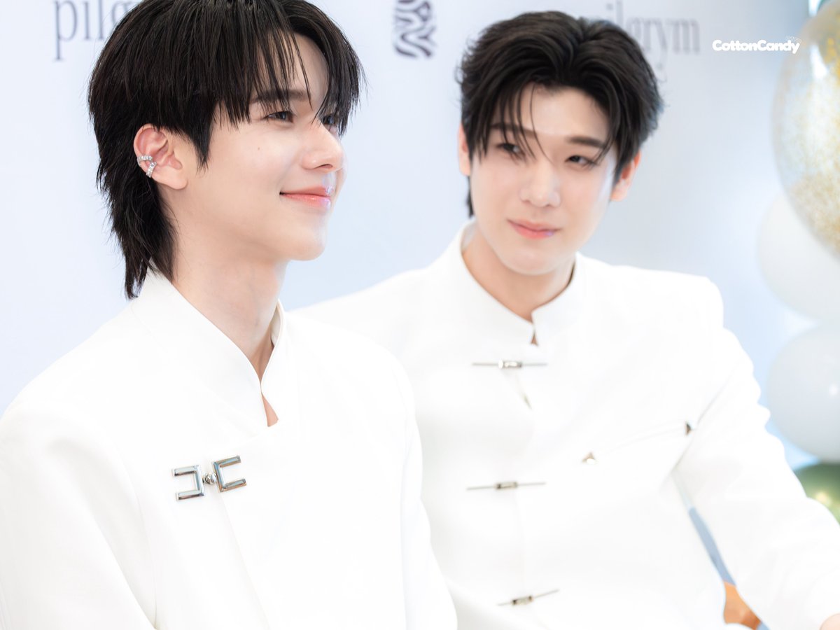 Reina :3 tweet media