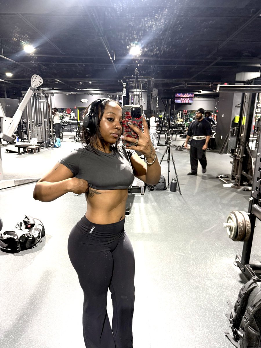 purrpleaura's tweet photo. this summer is def about to feel like 2016. 

#summerbody #personaltrainer #dfyne https://t.co/0B2JBproUM