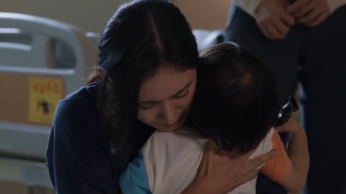 uaislee's tweet image. guess what, i'm just done torturing myself

#WhileYouWereSleeping (2024)