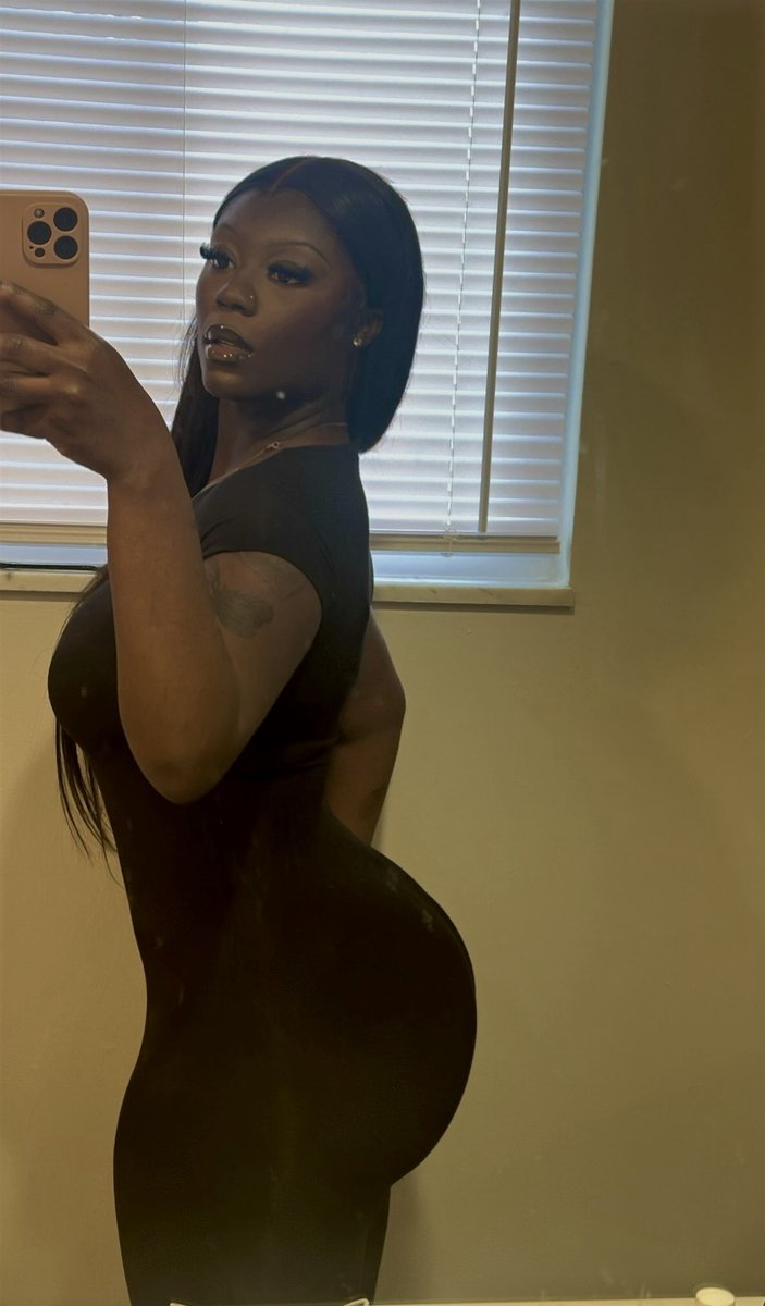 Leah 💋 tweet media