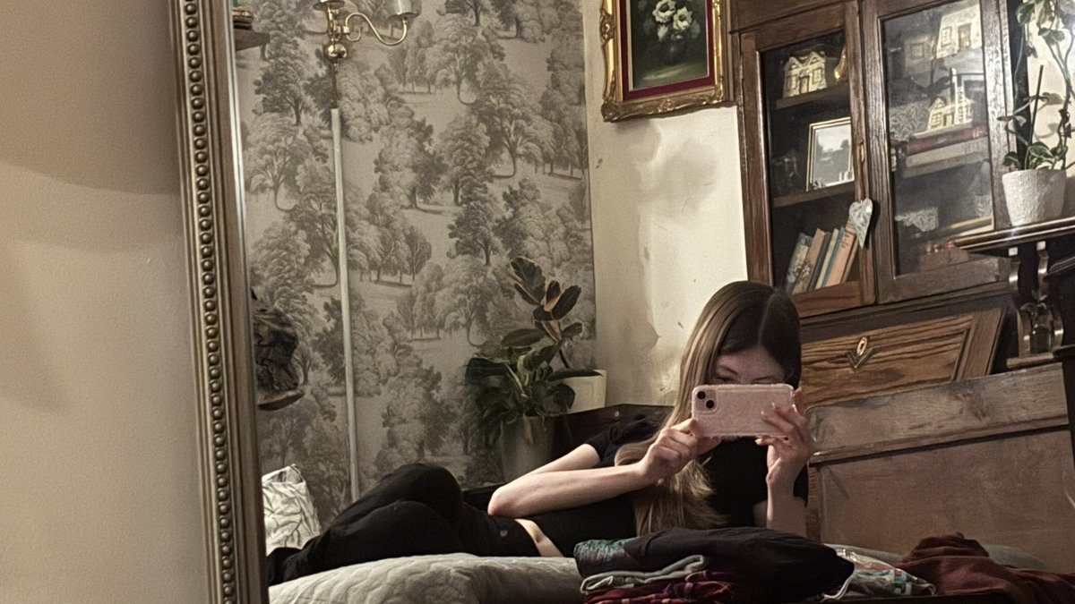 urqueenkaci's tweet photo. Folding laundry while draining freaks of everything they have ☺️ 

Findom humatm finsub cash cow https://t.co/Ki43NabU6o
