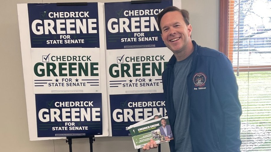 ChedrickGreene's tweet image. Truly appreciate everyone helping #TeamGreene and me reach #SD35 voters this week.
Special thanks to Sen. @darrincamilleri, Rep. @vote4rogers, Rep. @MattforMichigan, @MISenDems staffers, and our @IbewMichigan Local 692 friends for letting us launch out of their hall.