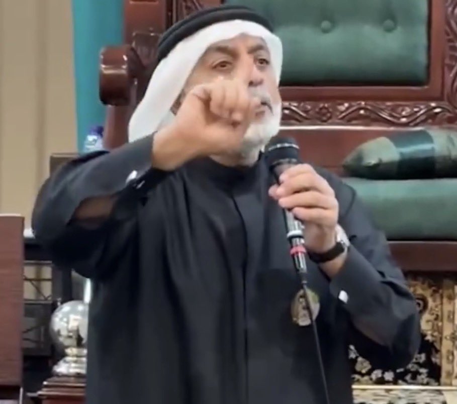 MOi_B3's tweet photo. بحسب القانون البحريني، لا يُسمح للمأتم بنشر الولاء لدولة أجنبية، وخصوصاً دولة ولاية الفقيه في إيران. المقصود مأتم كريمي الذي صدرت منه مخالفة قانونية.

على مدى ثلاثة أيام، نشاهد نشر التأييد لإيران والطعن في الدولة: تهييج المجتمع ضد الدولة ومحاولة تحريك الشارع للفوضى.

آن الأوان لإغلاق هذه الأماكن التي تُستغل ضد الوطن.