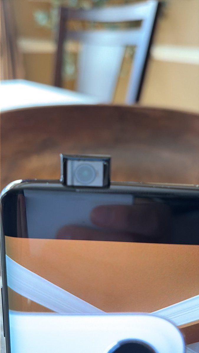 BrandonMiniman's tweet photo. The absolutely stunning OnePlus 7 Pro. Really the only truly full screen phone thanks to a retractable camera.  Chefs kiss https://t.co/D53yl7daav