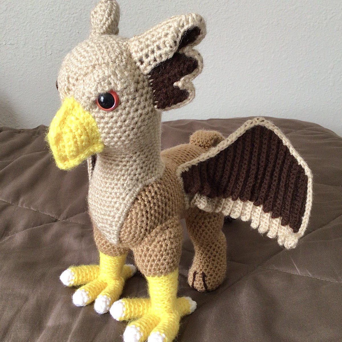 JBcrochetwizard's tweet photo. This griffin would make a great personal guardian that stands confidently by anyone’s side that needs its protection.  The majestic creature stands at 11” tall.  #crochetpattern #greekmythology

Etsy: https://t.co/n4lJTrSDni

Ravelry: https://t.co/pzbGFRJBeP https://t.co/Id8XOdiNRV