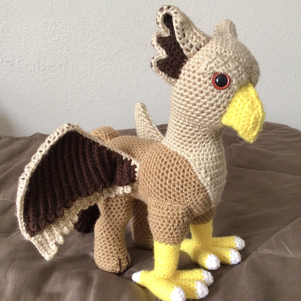 JBcrochetwizard's tweet photo. This griffin would make a great personal guardian that stands confidently by anyone’s side that needs its protection.  The majestic creature stands at 11” tall.  #crochetpattern #greekmythology

Etsy: https://t.co/n4lJTrSDni

Ravelry: https://t.co/pzbGFRJBeP https://t.co/Id8XOdiNRV