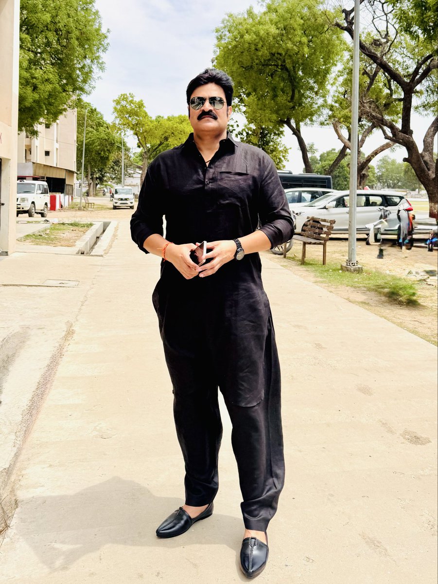 ज़िन्दगी एकदम धुरंधर सी होनी चाहिए 😍