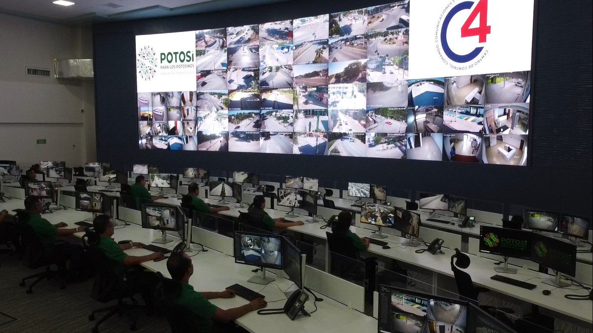 SSPC_SLP's tweet image. 🚨En #Rioverde y #Xilitla, la #GCE detuvo a dos presuntos distribuidores de droga; aseguró diversas dosis de narcóticos y un vehículo, destacando a un objetivo criminal con antecedentes.

✅#SeguridadSinLímites
#ElCambioQueSeVive #RicardoGallardo