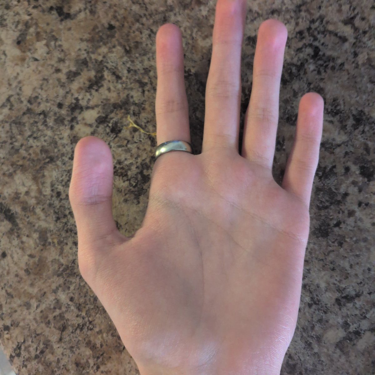 🌻Molly The Thing🌻 (Bottle cap muncher) tweet media