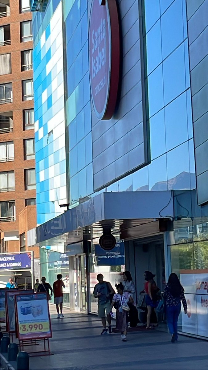 AlfredoBendeck's tweet photo. No se han dado cuenta que al ir a comprar al supermercado #SantaIsabel, después de pasar por Caja y llegas a la casa, siempre te faltan productos 😳 @CencosudChile 🛃 https://t.co/zqZgmCoQZA
