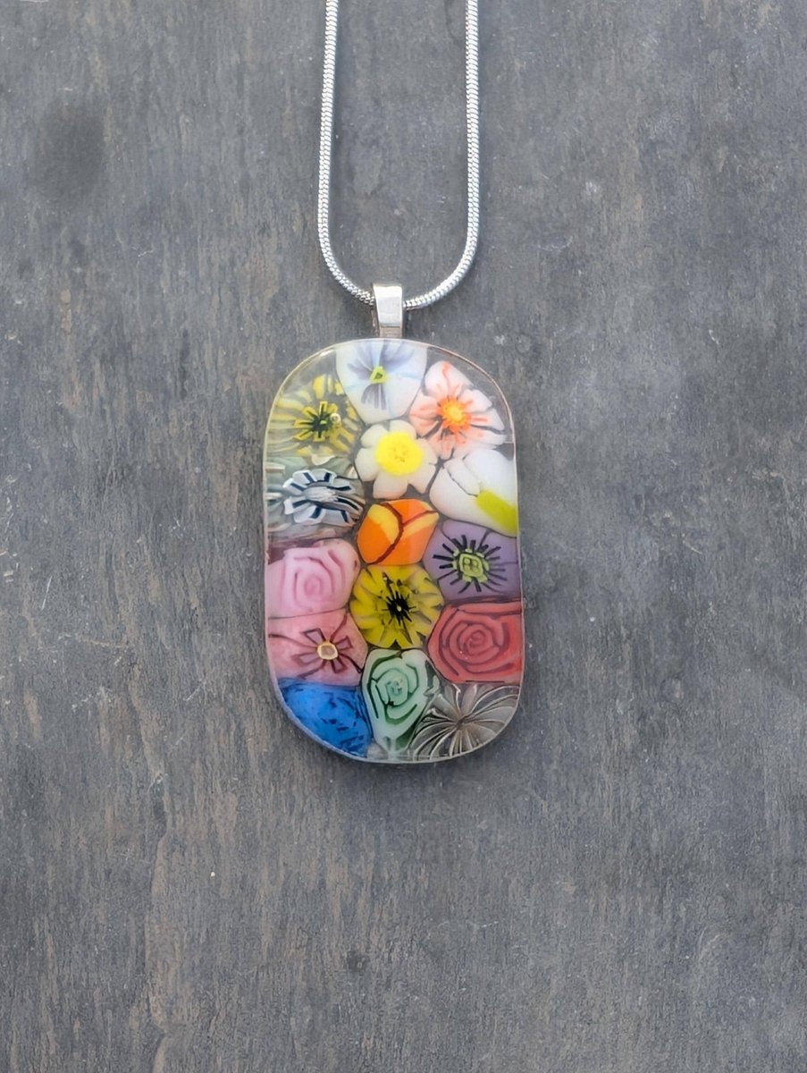Samphireglass's tweet photo. A wonderful floral murrini glass and fused glass necklace. Perfect for the coming spring season and summer season.  

#shopindie #etsy #giftideas

https://t.co/AXZQrHF4HG... https://t.co/3GYkzaTNB6