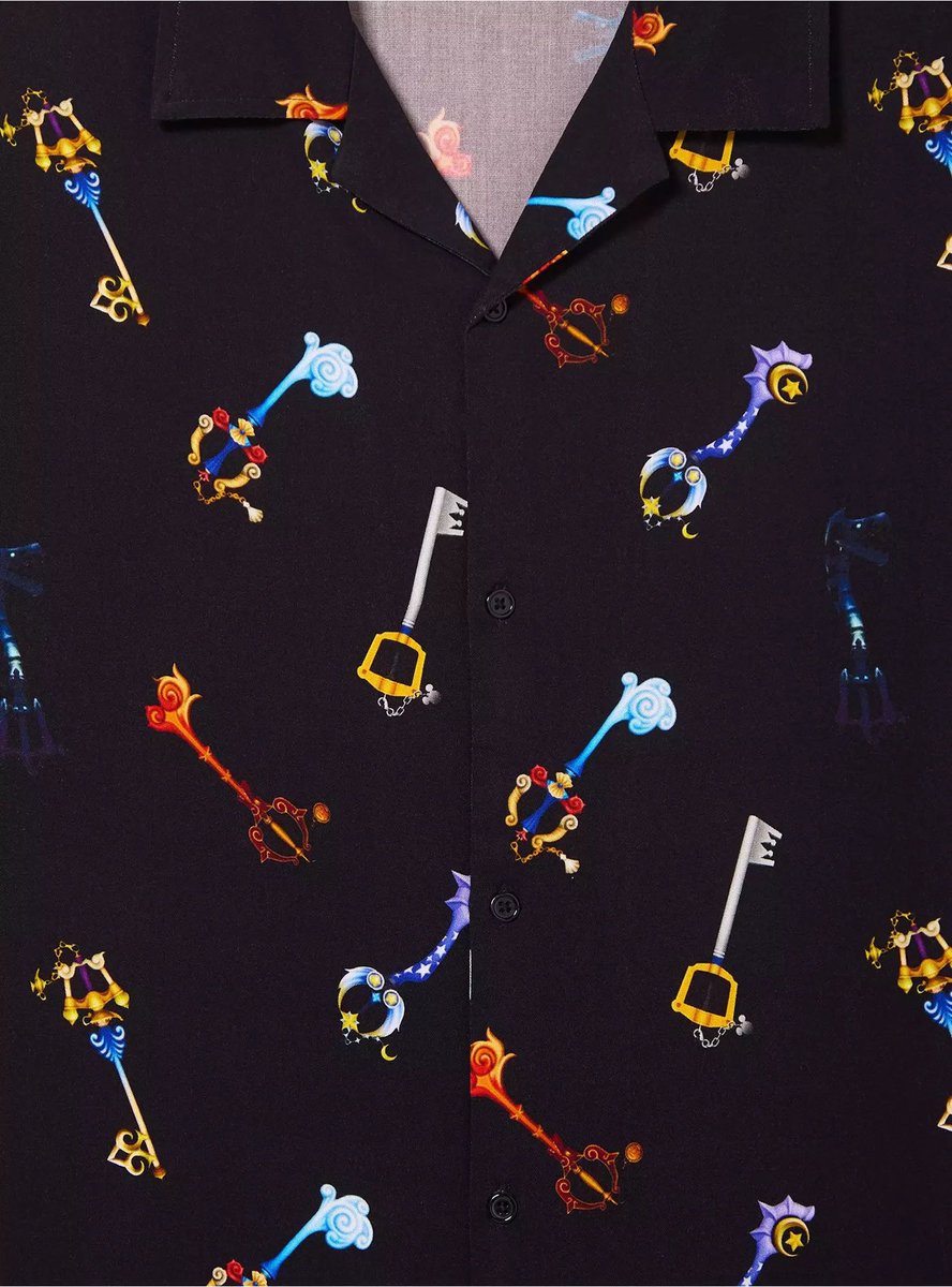 Box Lunch has added an exclusive KINGDOM HEARTS Keyblades Allover Print Woven Button Up shirt! #kingdomhearts #キングダムハーツ #KHMerch #squareenix #disney

Link: boxlunch.com/product/disney…