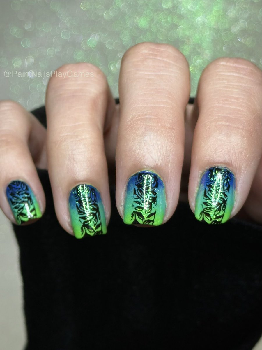 NailsPlayGames's tweet photo. Finishing the rainbow!

@holotaco 
Royal Tea Blue
DAVIDsTEAL 
So Toxic
Celestial Lights
One Coat Black

#holotaco #nails #nailpolish #nailart https://t.co/WfWpGtkiGC