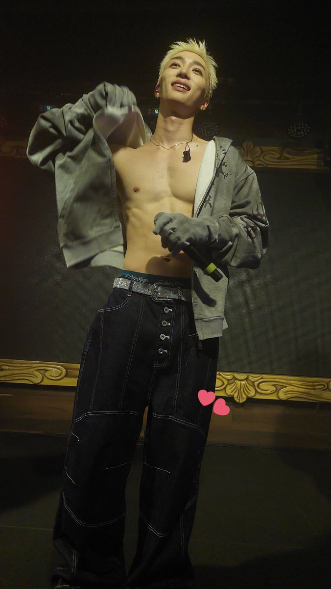 nami96room's tweet photo. Eu sou péssima para tirar fotos 
(ou é meu celular?!) 🥲
MAS AS VEZES... 

So this is my big boy?! 🍀

#WAYBETTER #웨이베러
#FROM20 #BIGBOY
#WAYBETTERnoBrasil
#GLOBAL_WARMINGinBrazil https://t.co/wQvMv9HiZ0