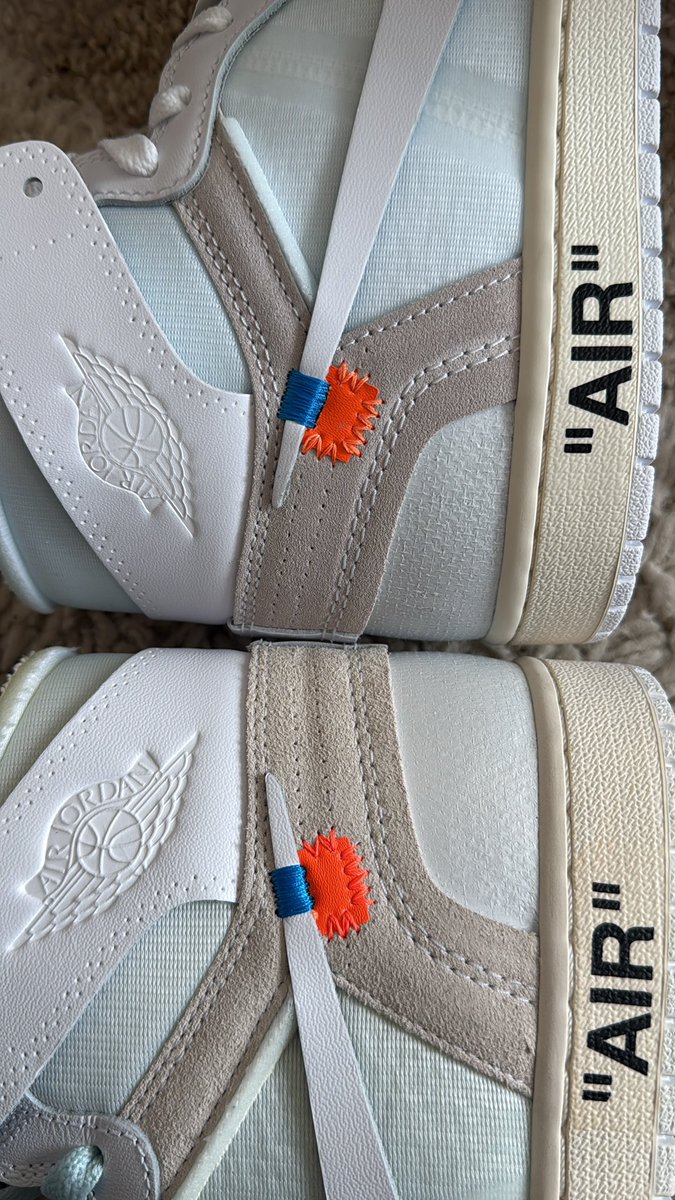 HoodyJandro's tweet photo. Only subtle difference other than the text and a slightly different cut, is the grey suede. OG (bottom) is slightly nappier and lighter while new is flat and slightly darker. Other than that, carbon copy. Should’ve gave the new ones the grey wings logo like the promo sample. https://t.co/BkbiqNsxMY