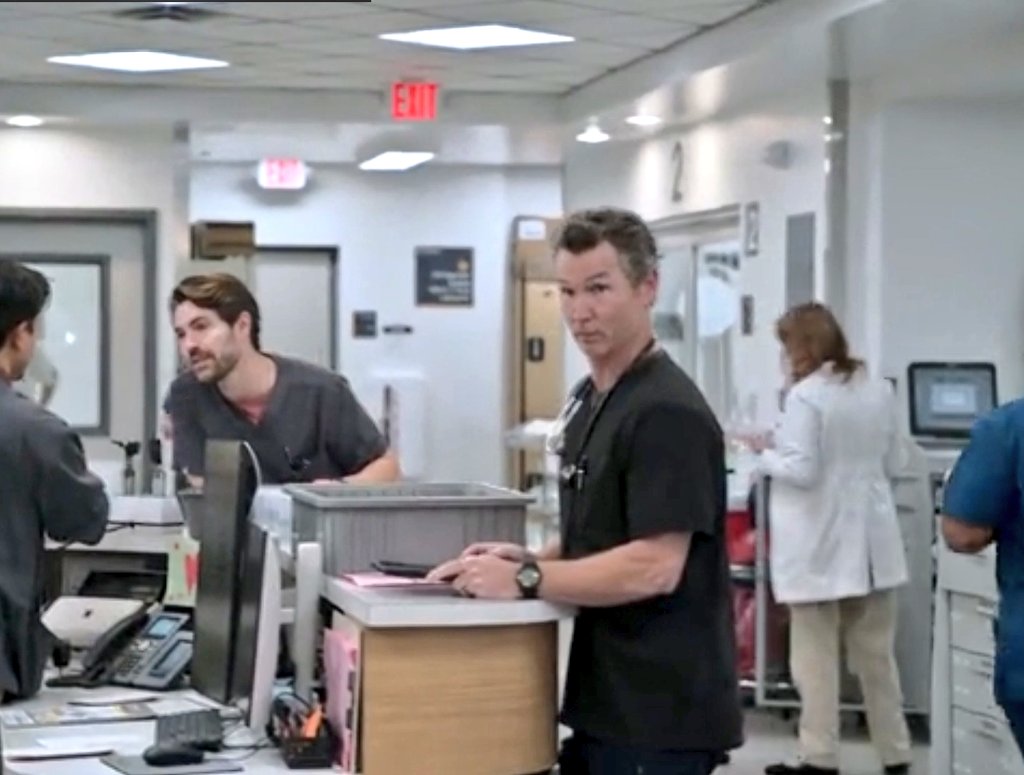 хули(я) tweet media