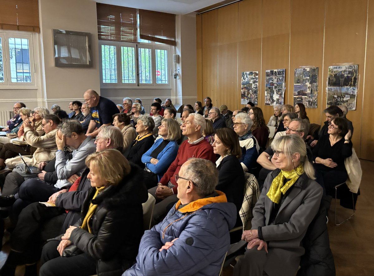 Même si, dans le chaos de la guerre au Moyen-Orient, l’Ukraine ne fait plus temporairement les grands titres, la Mairie de #Paris15 n’oublie pas les souffrances de son peuple valeureux. Très belle conférence donnée par <a href="/AmourskyCyrille/">Cyrille Amoursky</a> et <a href="/Ludachrislv/">Lyudmyla Tautiyeva 🇺🇦</a> ! <a href="/UKRinFRA/">Ambassade d'Ukraine en France</a> <a href="/FranceenUkraine/">La France en Ukraine 🇨🇵🇪🇺</a>