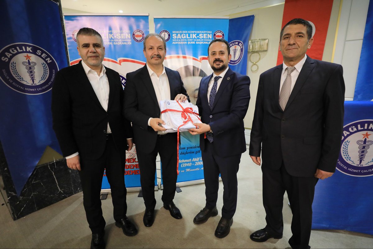 SSMahmutFaruk's tweet photo. 📍ADIYAMAN

Meslek kanunlarının güncellenmesi, henüz meslek kanunu bulunmayan sağlık ve sosyal hizmet alanları için yeni düzenlemelerin hayata geçirilmesi noktasında çalışmalarımızı, girişimlerimizi sürdürüyor; her bir sağlık ve sosyal hizmet profesyonelinin refahını artıracak, adil ve sürdürülebilir bir çalışma ortamını tesis etmek için mücadelemize devam ediyoruz. Bu mücadelede en büyük gücümüz ise teşkilatımızın sahadaki kararlılığıdır.

Genel Başkan Yardımcımız Yasin Barutcu ile birlikte Adıyaman Şubemizin İl Divan Toplantısını gerçekleştirdik. Adıyaman’daki birlik, kararlılık ve yüksek motivasyon bizleri ayrıca memnun etmiştir.
Bu kıymetli buluşma için Adıyaman Şube Başkanımız Yakub Çelik başta olmak üzere yönetim kurulu üyelerimize, temsilcilerimize ve teşkilatımızın her bir kademesinde görev yapan kıymetli yol arkadaşlarıma gönülden teşekkür ediyorum.