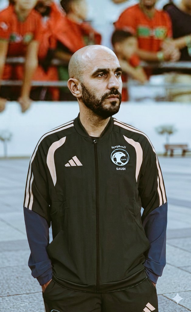 طالبوا فيه ياجماعة الخير لازم يجي الركراكي شوف ايش سوا في المنتخب المغربي من روح وشغف وانتصارات فلازم يجي قبل كأس العالم تكفون #الراكراكي_مطلب_سعودي 
#رينارد_out