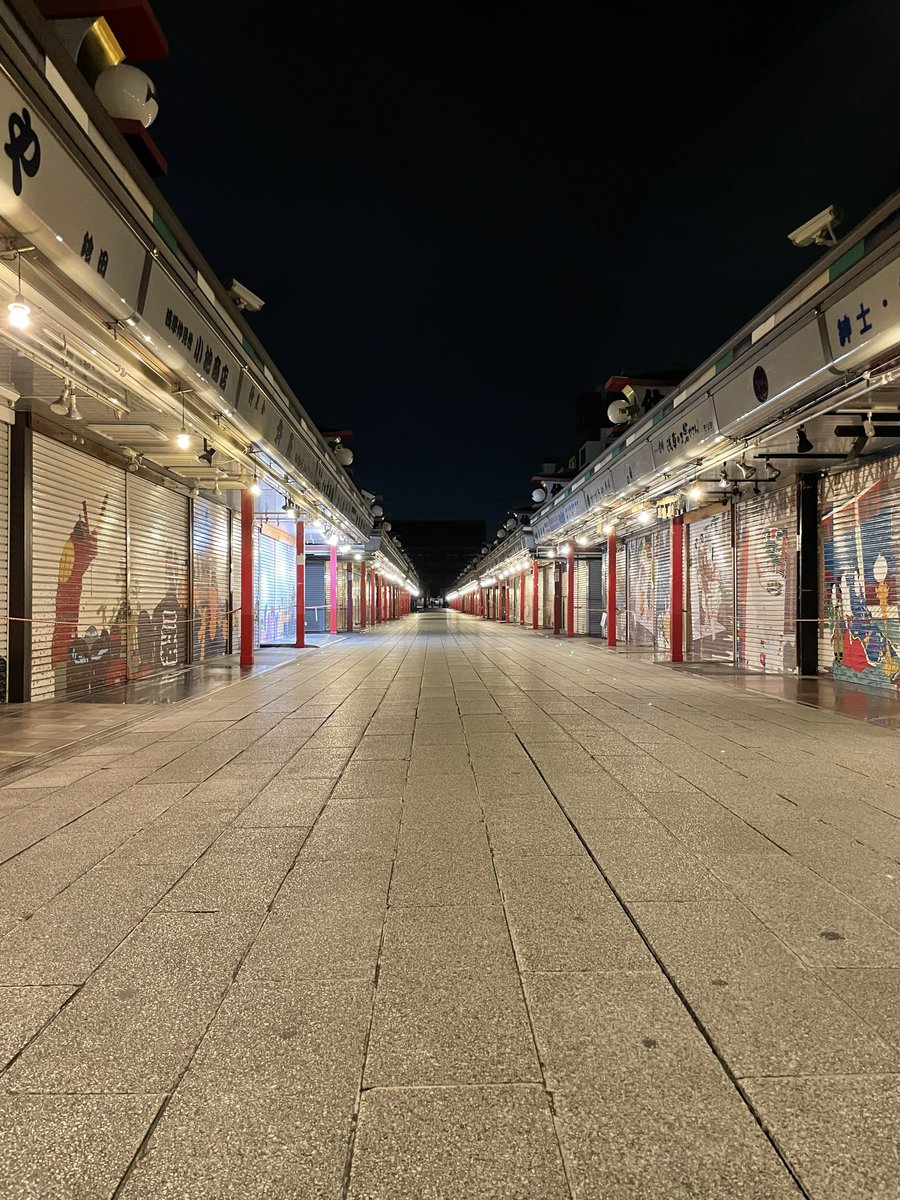Mirai_sumida's tweet photo. The ultimate Travel Hack for Asakusa 🏮✨
Daytime Nakamise-dori is iconic, but let's be honest—it’s absolute chaos.
For a truly unreal experience, visit at midnight after the trains stop. No crowds, total silence, and the whole street is yours. You’ll feel like you’ve traveled back in time. 🌙⏳
It’s a secret world for those staying in the area. Experience the "quiet" side of Tokyo. 🏯✨
#TokyoTravel #JapanTravel #VisitJapan #Asakusa #Sensoji #TokyoNight #LocalTipsJapan