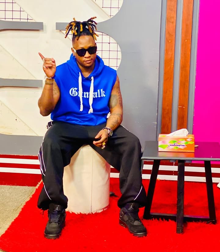 OmuhindaDithan's tweet photo. .@beenieguntalk , you're who you are👌👌
"No not to you" is a song and a half🎶🎵.
#Guntalk
#BaliAbayayeTubasobola https://t.co/gVPaJDqGnQ