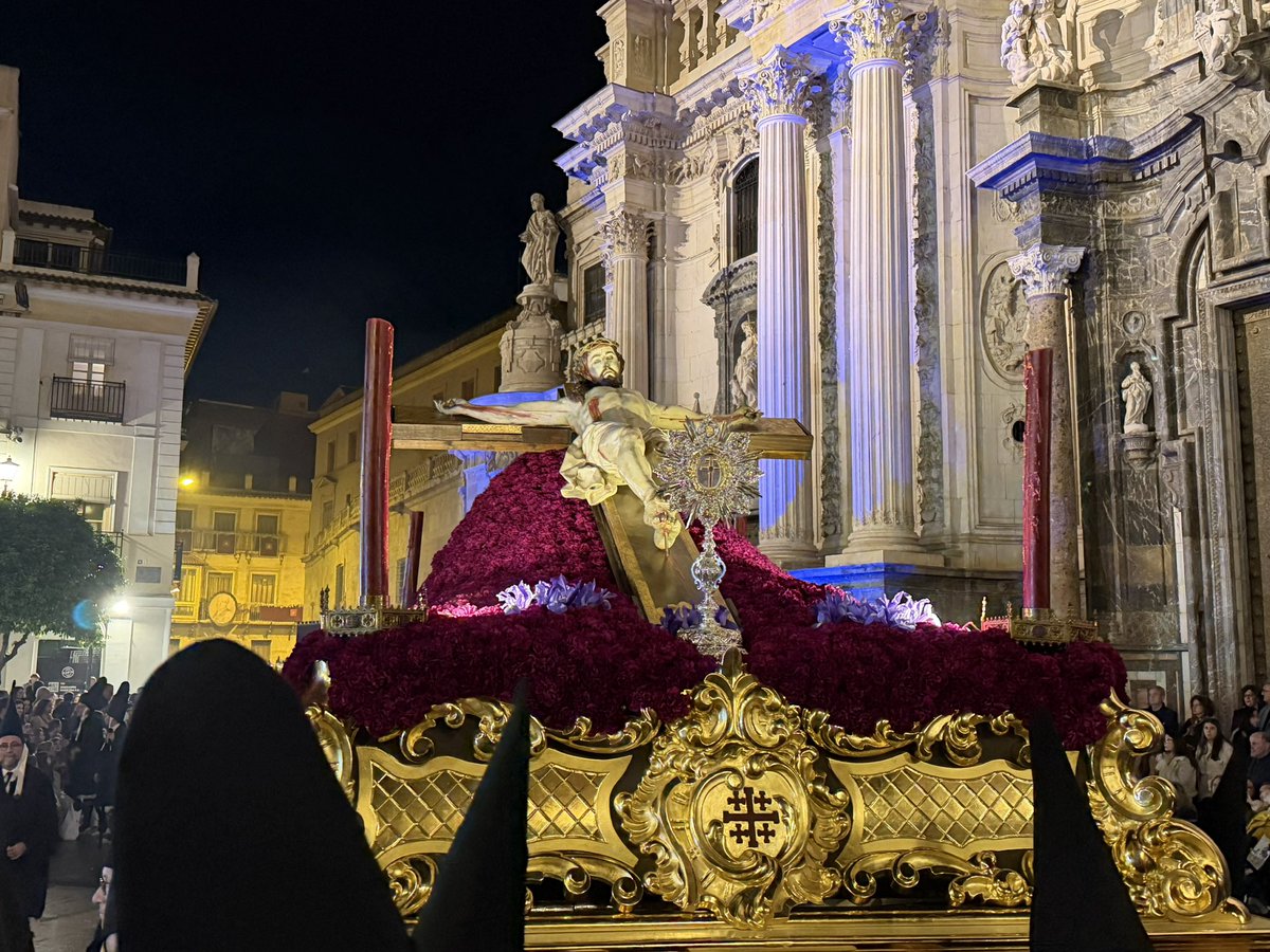 CSCofradiasMur's tweet photo. CURIOSIDADES | Este año el Santísimo Cristo de Santa Clara la Real protagoniza junto al Lignum Crucis el cartel anunciador de la Semana Santa de Murcia, obra del artista Don Carlos Montero Gil @santosepulcro 
#InfoOficial #SSantaMurcia26 https://t.co/iHTbYS64TN