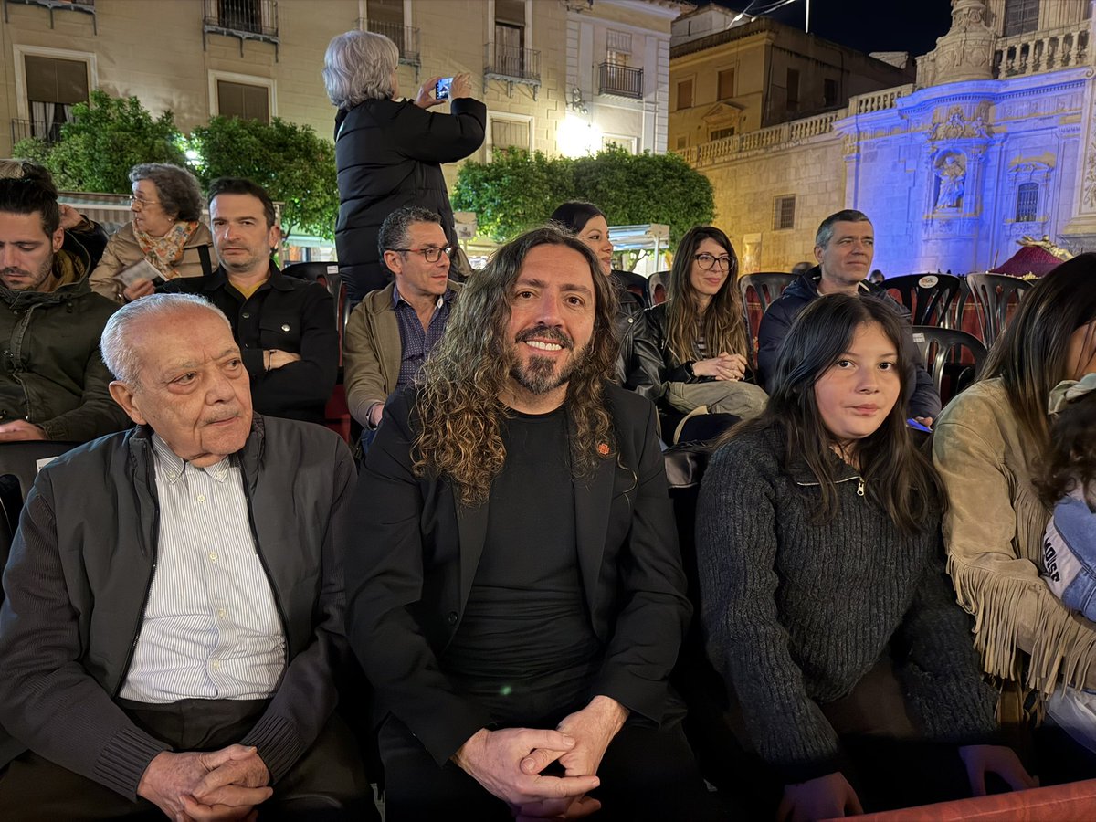 CSCofradiasMur's tweet photo. CURIOSIDADES | Este año el Santísimo Cristo de Santa Clara la Real protagoniza junto al Lignum Crucis el cartel anunciador de la Semana Santa de Murcia, obra del artista Don Carlos Montero Gil @santosepulcro 
#InfoOficial #SSantaMurcia26 https://t.co/iHTbYS64TN