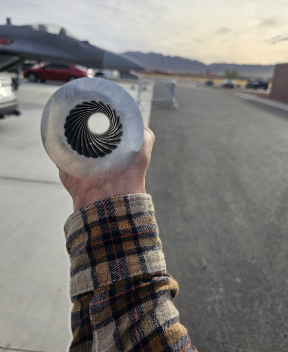 GLOYPER6000 tweet media