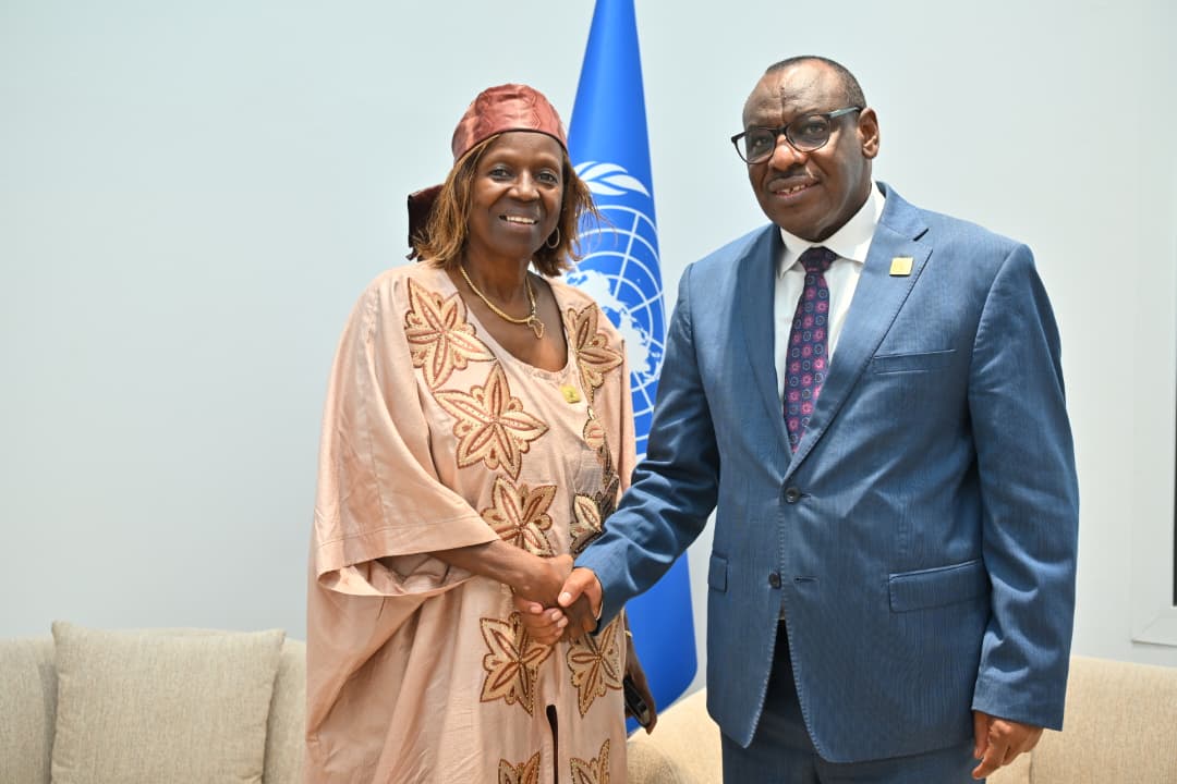 ECA_OFFICIAL's tweet photo. 1/2 Excellente rencontre entre le Secrétaire exécutif, @claverGatete et le Ministre de la planification et du développement économique de la Sierra Leone, en marge de la #COM2026... https://t.co/N3Ke1E6DTo