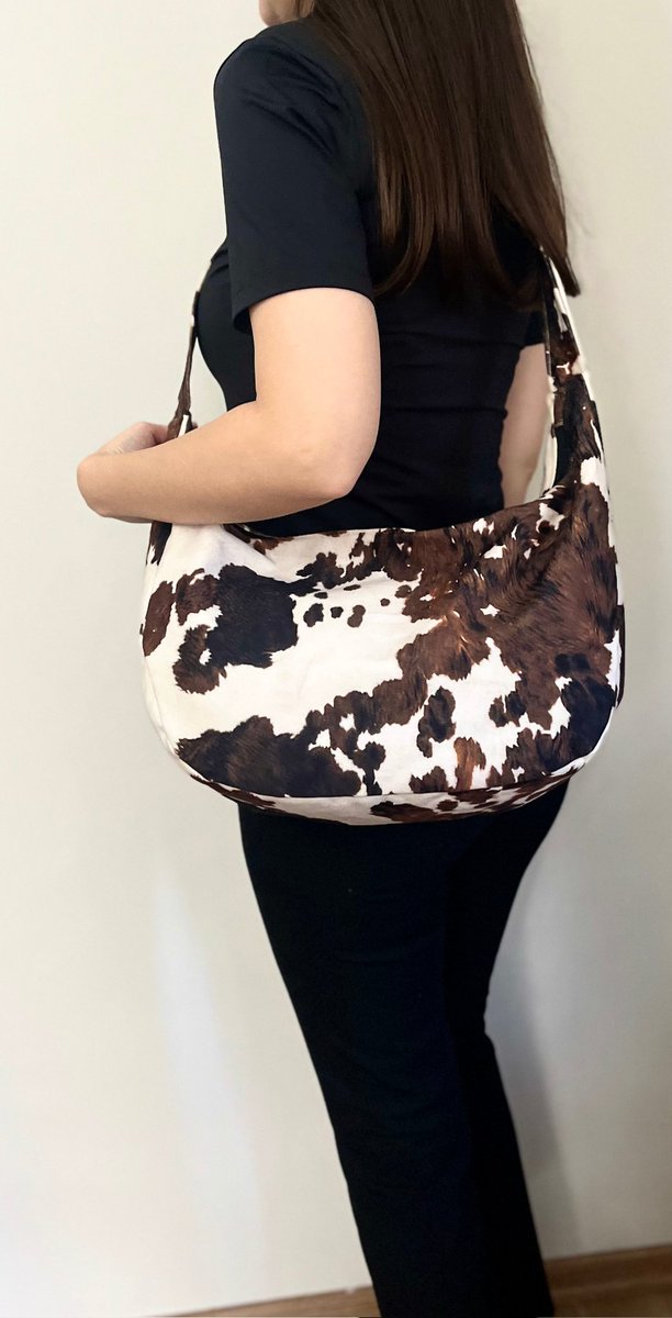 cinnamonhndmd's tweet photo. cinnamonhandmade
 İnek desen Hobo Bags
 #butikçanta #tasarımçanta
#kombinönerisi gününkombini
sokakstili minimalstil handmadebag baglover
cowprintbag trendçanta moda stilönerisi
küçükişletme küçükişletmedestek butiktasarım
özelüretim #kadınmodası aksesuar çantaseverler
#istanbul https://t.co/lpZJoxpCur