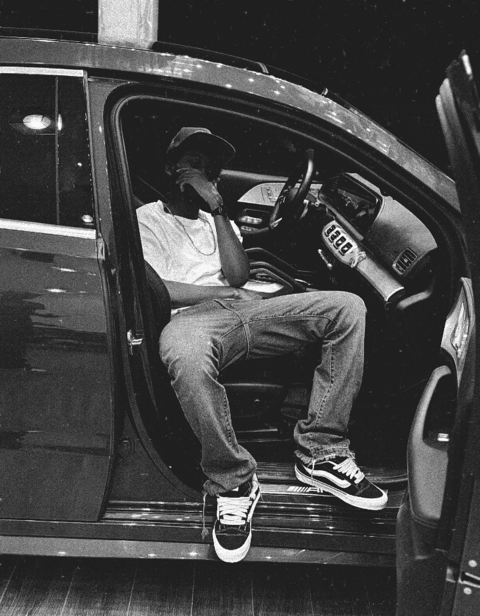 Boy Legit tweet media