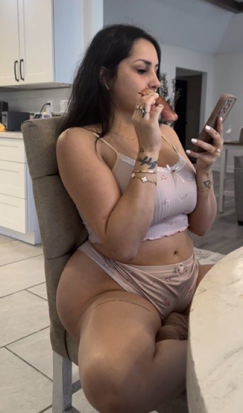 ßïg þhêêzz tweet media