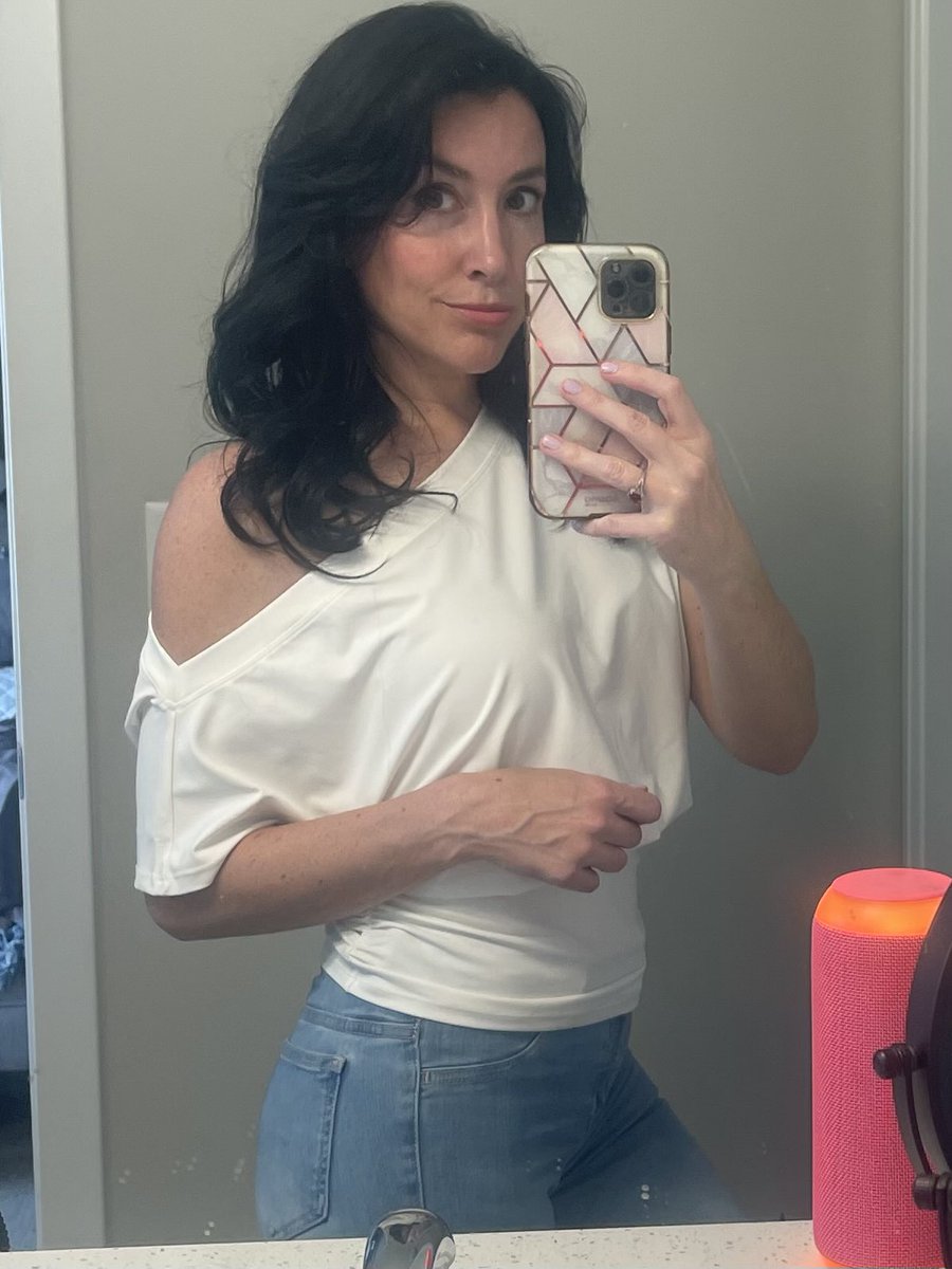 Hanging with the raisin girls tweet media