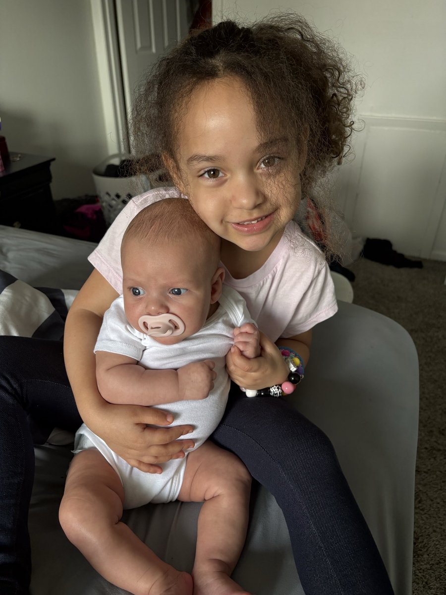 Dsaunteee's tweet photo. Daddy’s Girls 😊 https://t.co/N8cptZrzjh