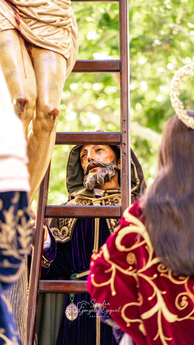 CEsparto's tweet photo. #ViernesSanto | En Plaza Nueva @HdadCarreteria

🎺 @lascigarreras
📸 @sandra_goneze

#ssantasevilla26 #ssantacde26 https://t.co/iawQ9d31WP