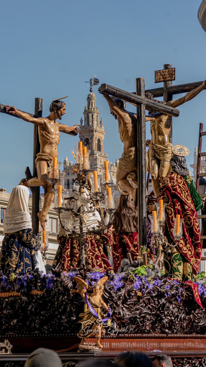 CEsparto's tweet photo. #ViernesSanto | En Plaza Nueva @HdadCarreteria

🎺 @lascigarreras
📸 @sandra_goneze

#ssantasevilla26 #ssantacde26 https://t.co/iawQ9d31WP