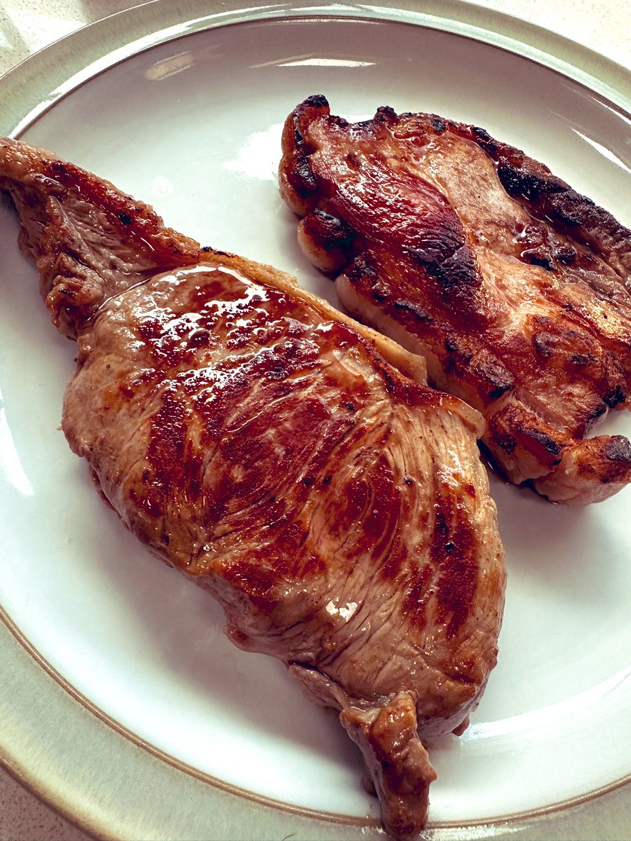 RachyBull's tweet image. The Veal sirloins I buy are amazing, like cutting through butter 👌
Here is Veal and Pork steak, both really tasty 😋 
#Carnivore #over50