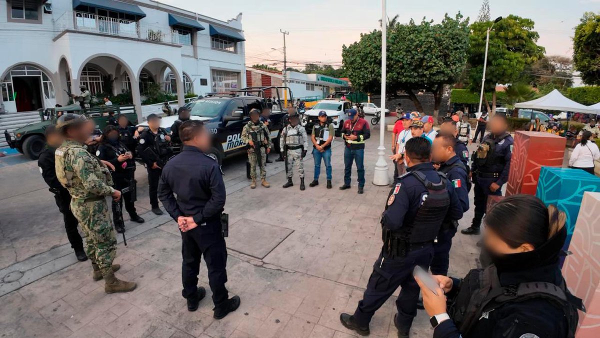 Display Noticias tweet media