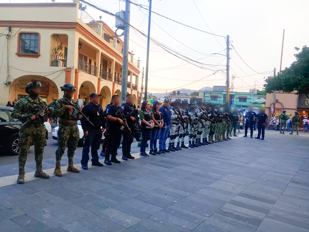 Display Noticias tweet media