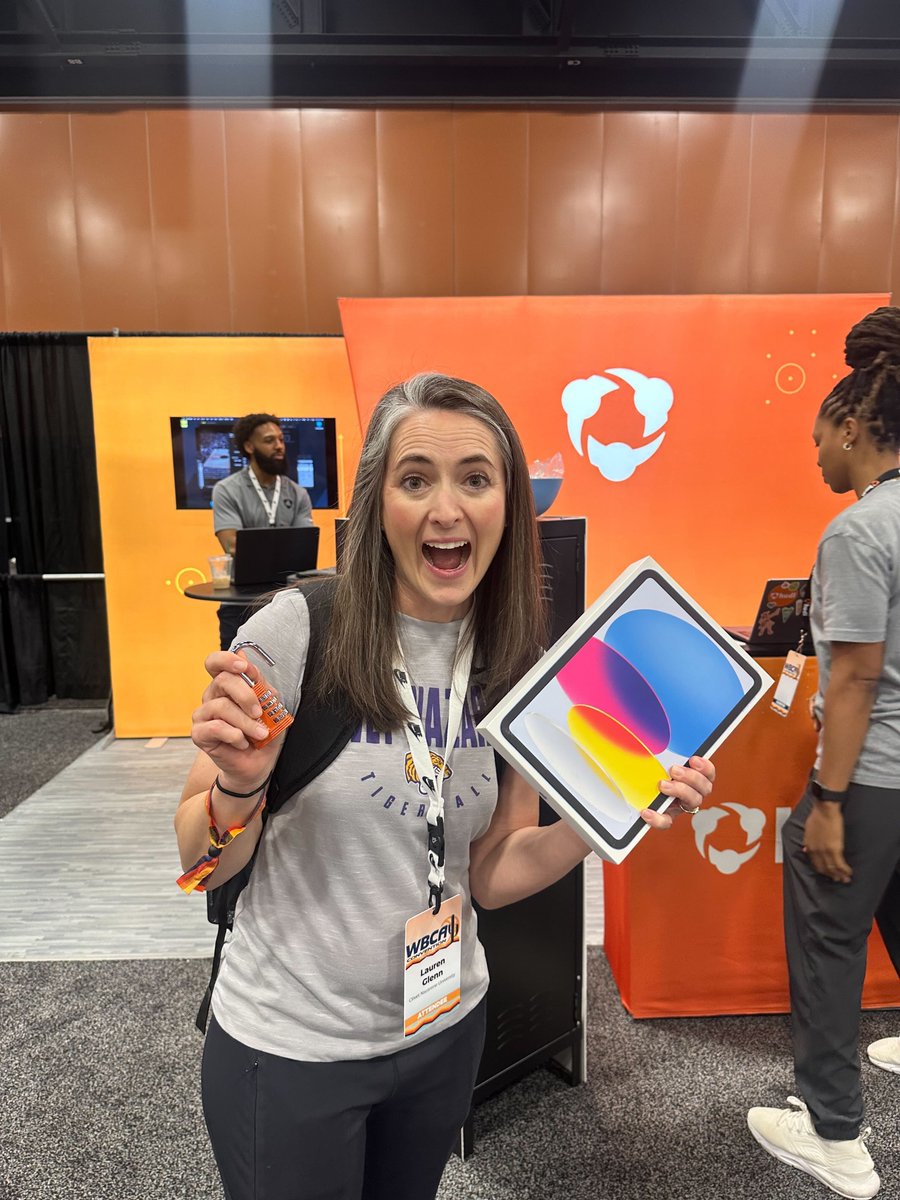 HudlHoops's tweet photo. 3 teams went home with iPads today!
@templewbb @UOlivetWBB @DominicanWBB

We're giving away more tomorrow in the booth!

Come see us, get a code, and maybe win! 👀 https://t.co/RvphgEQGBT