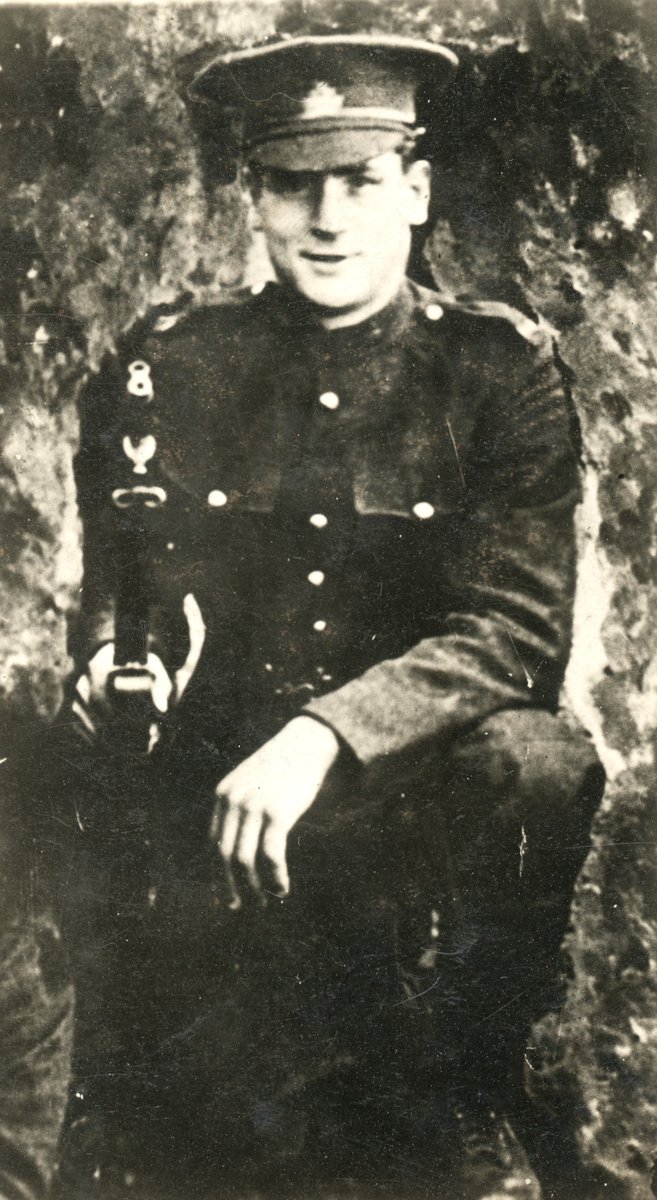 CanMilPostcards's tweet image. Frank Burkhard, born Glossop England, was a butcher in Brantford Ontario when he joined the 4th CEF Battn in 1914. Wounded defending the Yser Canal in West Flanders, he died a few days later on 27th April 1915. #Canada #WWI #Belgium #Ontario #OTD