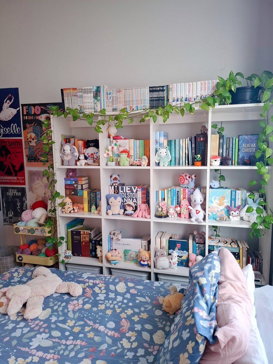 kawaiidagger's tweet photo. até quero mudar a decoração, mas por enquanto é isso https://t.co/lJ0O3ZyM6r