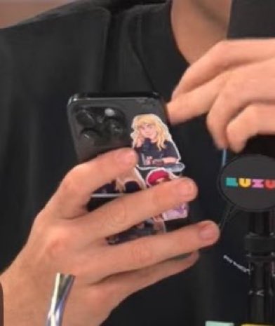 valentina tweet media