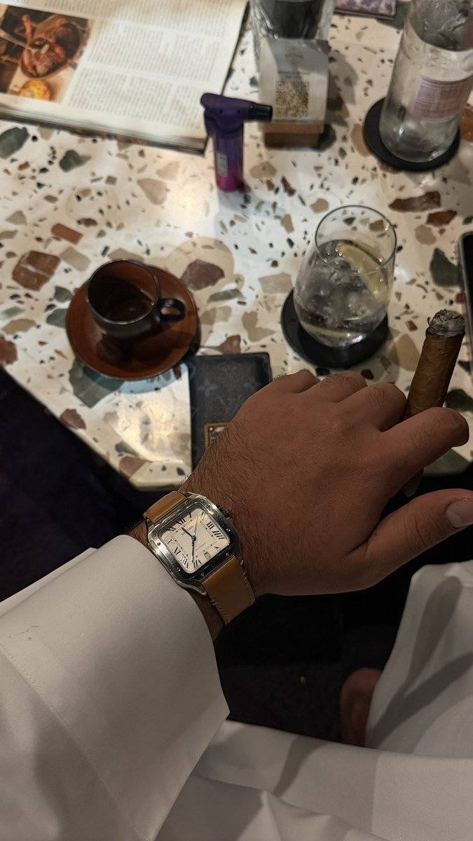ASZ_772's tweet photo. Partagas No.4💨 https://t.co/Llt4nu89kp