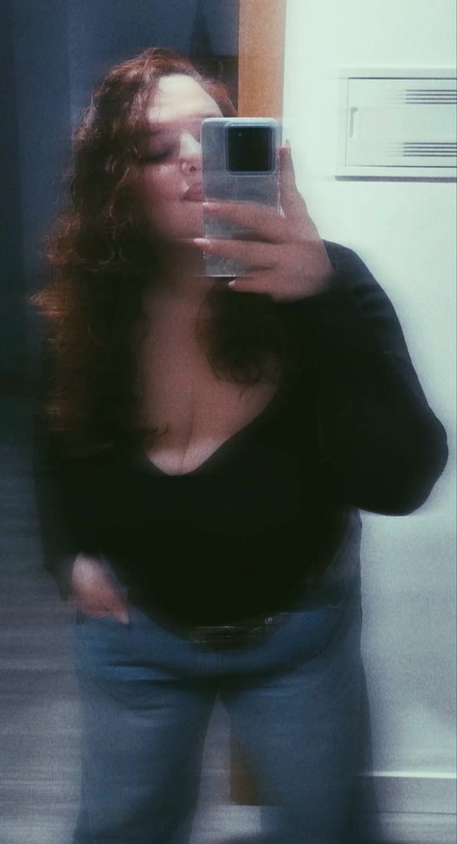 IsabelCurvy's tweet photo. Listaa para la quedada con mi semental 😏🍆 https://t.co/zmU9s49v0S