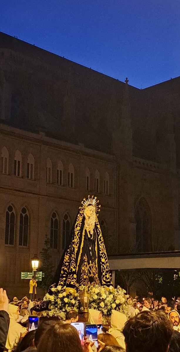 EseQueVaQueDice's tweet photo. La procesión de Donostia San Sebastián de este viernes santo, tras 59 años sin procesiones. https://t.co/hwfBv2gfWb