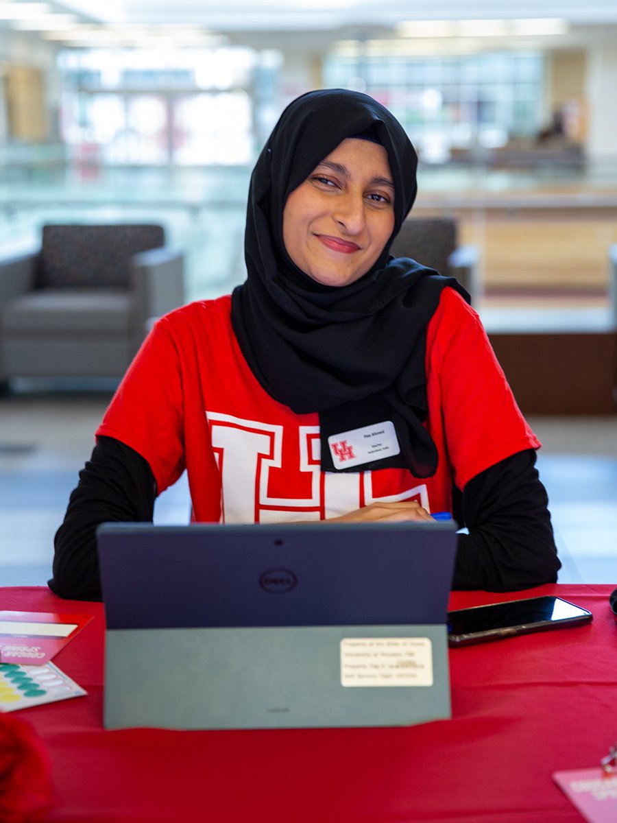 UHadmissions's tweet photo. Did you know, attending Cougar Preview may cause sudden school spirit and Cougar Pride⁉️ Just look at our Admissions Ambassadors!

There's still time to sign up for our next Cougar Preview on April 25! Link in bio.
-
#UniversityOfHouston #FutureCoog https://t.co/kmNaRQJLZw